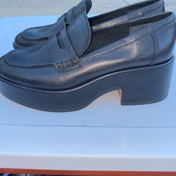 Dolce Vita
Yanni Leather Platform Penny Loafers size 7 - Picture 1 of 5